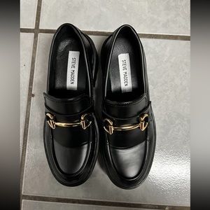 Steve Madden Approach Black loafers in size 37